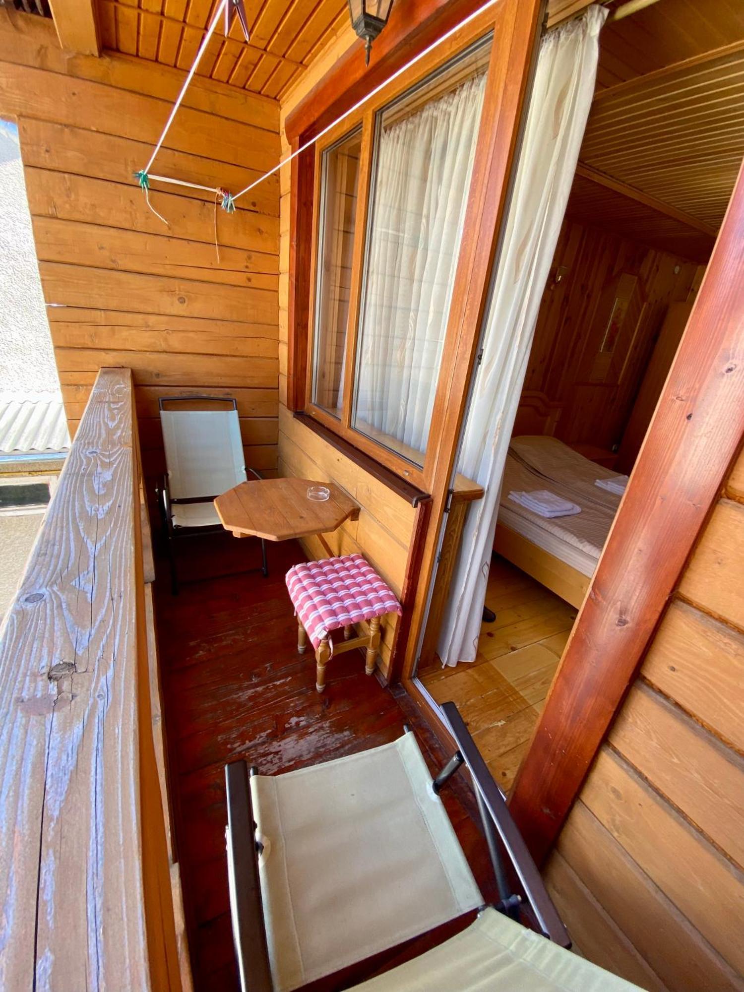 Zyma_Lito Guest House Yaremche Bagian luar foto