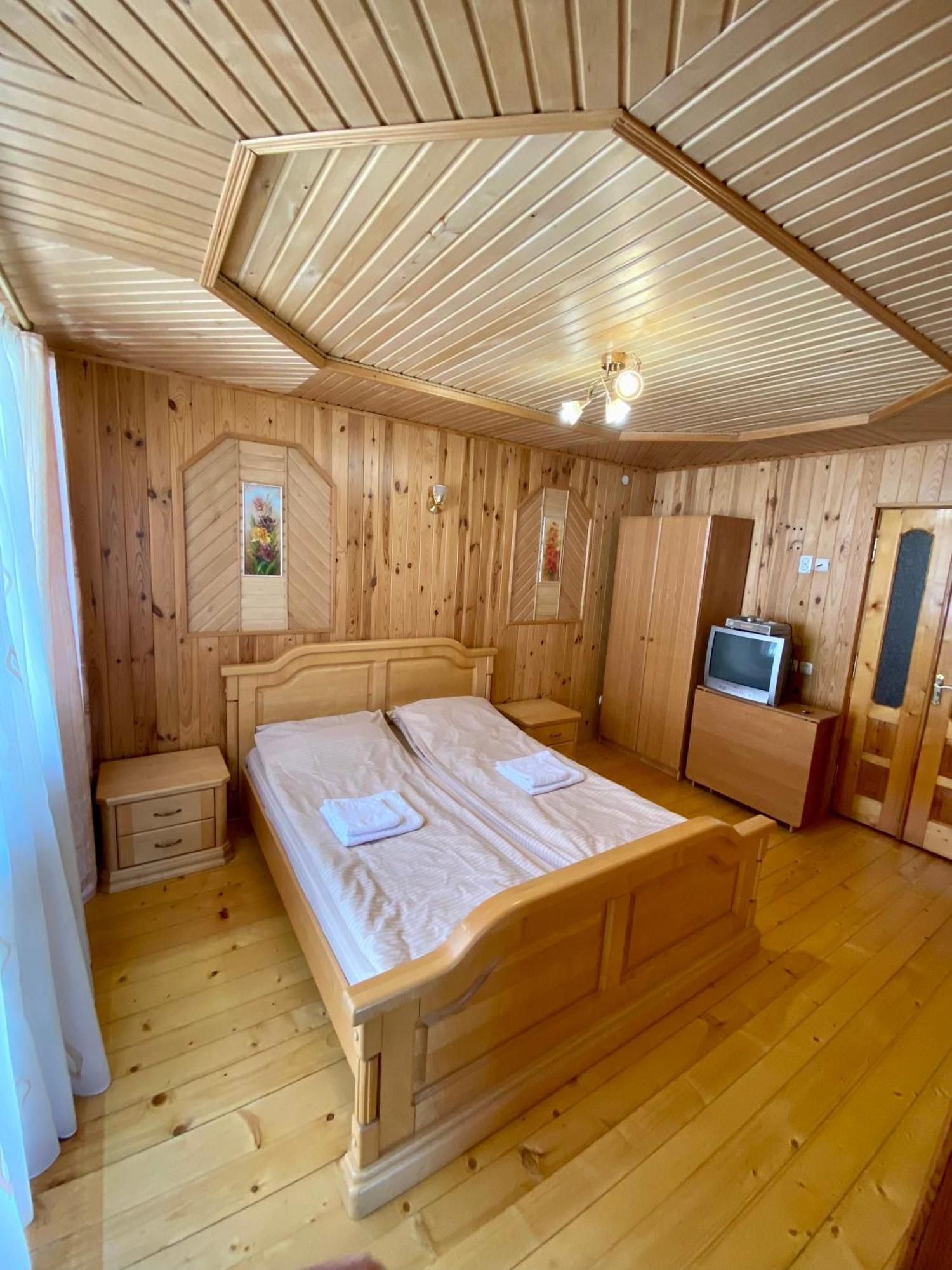 Zyma_Lito Guest House Yaremche Bagian luar foto