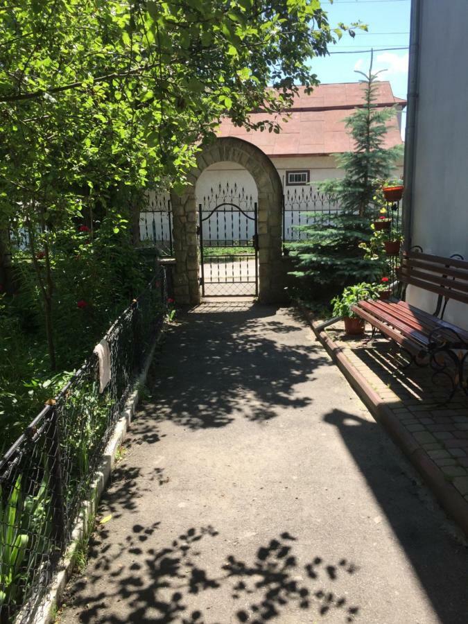 Zyma_Lito Guest House Yaremche Bagian luar foto